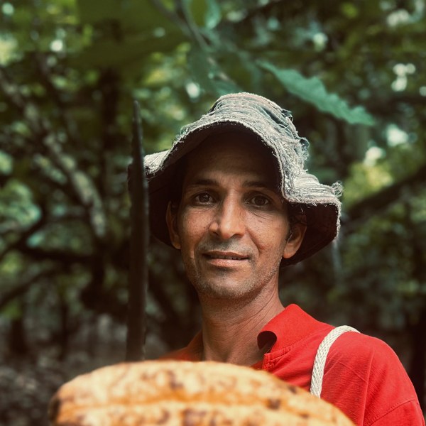 Portrait of Giovanni at the Quantum Cacao farm